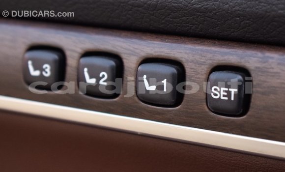 Acheter Import Voiture Toyota Land Cruiser Blanc à Import - Dubai, Ali Sabieh Region Acheter Import Voiture Toyota Land Cruiser Blanc à Import - Dubai, Ali Sabieh Region