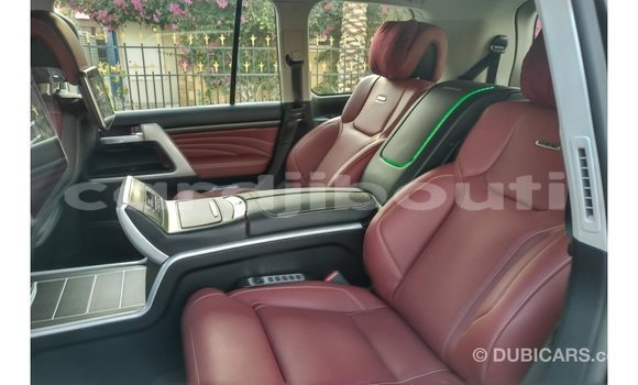 Acheter Import Voiture Toyota Land Cruiser Noir à Import - Dubai, Ali Sabieh Region Acheter Import Voiture Toyota Land Cruiser Noir à Import - Dubai, Ali Sabieh Region