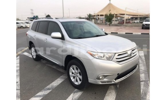 Medium with watermark toyota highlander ali sabieh region import dubai 1818
