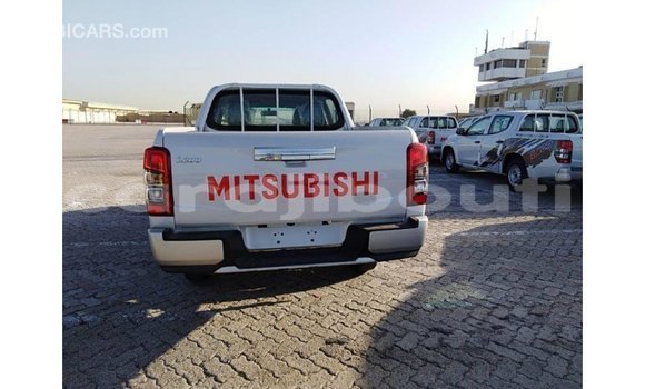 Acheter Import Voiture Mitsubishi L200 Blanc à Import - Dubai, Ali Sabieh Region Acheter Import Voiture Mitsubishi L200 Blanc à Import - Dubai, Ali Sabieh Region