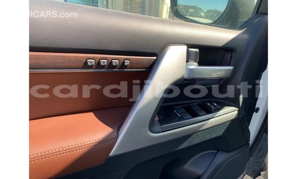 Acheter Import Voiture Toyota Land Cruiser Blanc à Import - Dubai, Ali Sabieh Region Acheter Import Voiture Toyota Land Cruiser Blanc à Import - Dubai, Ali Sabieh Region