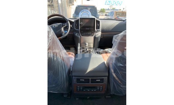 Acheter Import Voiture Toyota Land Cruiser Blanc à Import - Dubai, Ali Sabieh Region Acheter Import Voiture Toyota Land Cruiser Blanc à Import - Dubai, Ali Sabieh Region