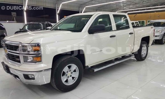 Acheter Import Voiture Chevrolet Silverado Blanc à Import - Dubai, Ali Sabieh Region Acheter Import Voiture Chevrolet Silverado Blanc à Import - Dubai, Ali Sabieh Region