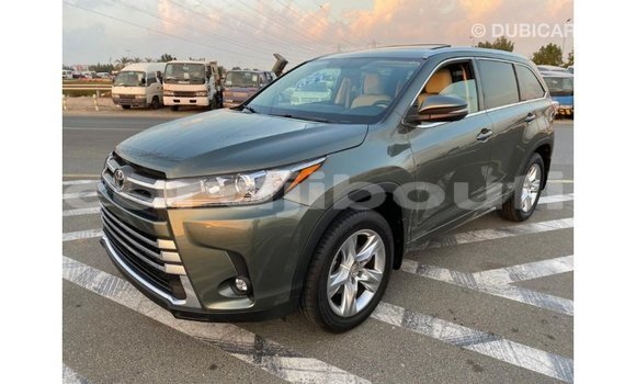 Buy Import Toyota Highlander Green Car in Import - Dubai in Ali Sabieh Region Buy Import Toyota Highlander Green Car in Import - Dubai in Ali Sabieh Region