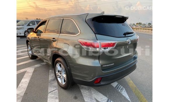 Buy Import Toyota Highlander Green Car in Import - Dubai in Ali Sabieh Region Buy Import Toyota Highlander Green Car in Import - Dubai in Ali Sabieh Region