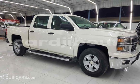 Acheter Import Voiture Chevrolet Silverado Blanc à Import - Dubai, Ali Sabieh Region Acheter Import Voiture Chevrolet Silverado Blanc à Import - Dubai, Ali Sabieh Region