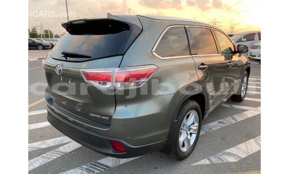 Buy Import Toyota Highlander Green Car in Import - Dubai in Ali Sabieh Region Buy Import Toyota Highlander Green Car in Import - Dubai in Ali Sabieh Region