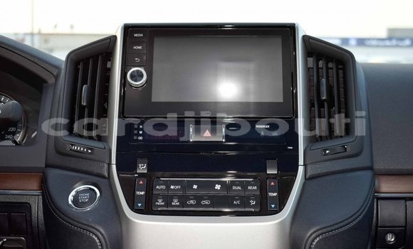 Acheter Import Voiture Toyota Land Cruiser Blanc à Import - Dubai, Ali Sabieh Region Acheter Import Voiture Toyota Land Cruiser Blanc à Import - Dubai, Ali Sabieh Region