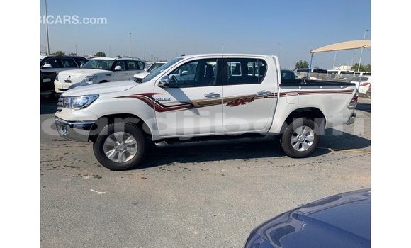 Acheter Import Voiture Toyota Hilux Blanc à Import - Dubai, Ali Sabieh Region Acheter Import Voiture Toyota Hilux Blanc à Import - Dubai, Ali Sabieh Region