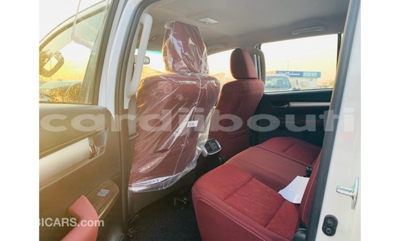 Acheter Import Voiture Toyota Hilux Blanc à Import - Dubai, Ali Sabieh Region Acheter Import Voiture Toyota Hilux Blanc à Import - Dubai, Ali Sabieh Region