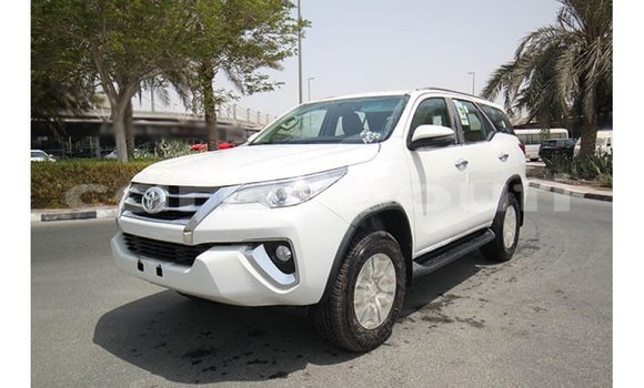 Acheter Import Voiture Toyota Fortuner Blanc à Import - Dubai, Ali Sabieh Region Acheter Import Voiture Toyota Fortuner Blanc à Import - Dubai, Ali Sabieh Region