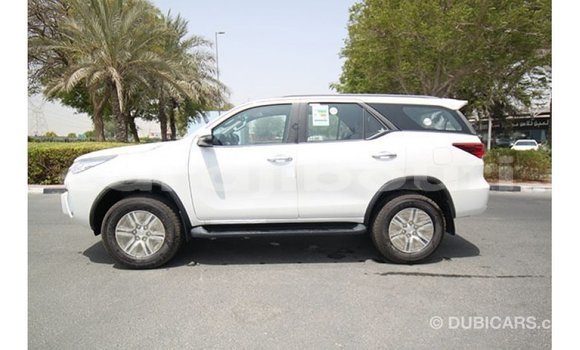 Acheter Import Voiture Toyota Fortuner Blanc à Import - Dubai, Ali Sabieh Region Acheter Import Voiture Toyota Fortuner Blanc à Import - Dubai, Ali Sabieh Region