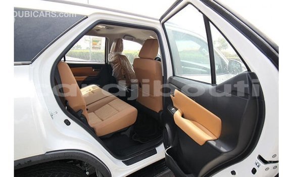 Acheter Import Voiture Toyota Fortuner Blanc à Import - Dubai, Ali Sabieh Region Acheter Import Voiture Toyota Fortuner Blanc à Import - Dubai, Ali Sabieh Region