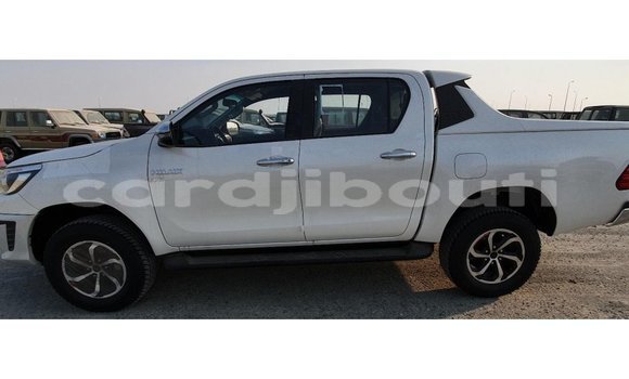 Acheter Import Voiture Toyota Hilux Blanc à Import - Dubai, Ali Sabieh Region Acheter Import Voiture Toyota Hilux Blanc à Import - Dubai, Ali Sabieh Region