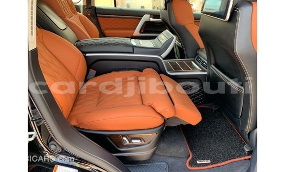 Acheter Import Voiture Toyota Land Cruiser Noir à Import - Dubai, Ali Sabieh Region Acheter Import Voiture Toyota Land Cruiser Noir à Import - Dubai, Ali Sabieh Region