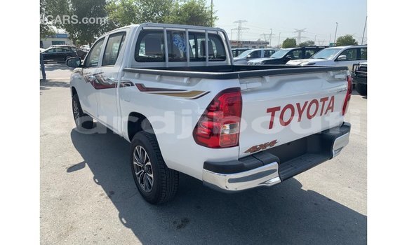 Acheter Import Voiture Toyota Hilux Blanc à Import - Dubai, Ali Sabieh Region Acheter Import Voiture Toyota Hilux Blanc à Import - Dubai, Ali Sabieh Region