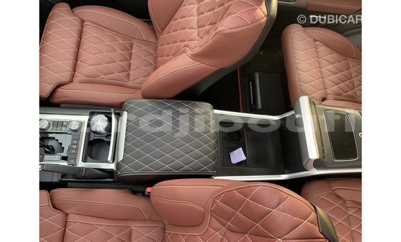 Acheter Import Voiture Toyota Land Cruiser Noir à Import - Dubai, Ali Sabieh Region Acheter Import Voiture Toyota Land Cruiser Noir à Import - Dubai, Ali Sabieh Region