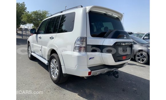 Acheter Import Voiture Mitsubishi Pajero Blanc à Import - Dubai, Ali Sabieh Region Acheter Import Voiture Mitsubishi Pajero Blanc à Import - Dubai, Ali Sabieh Region