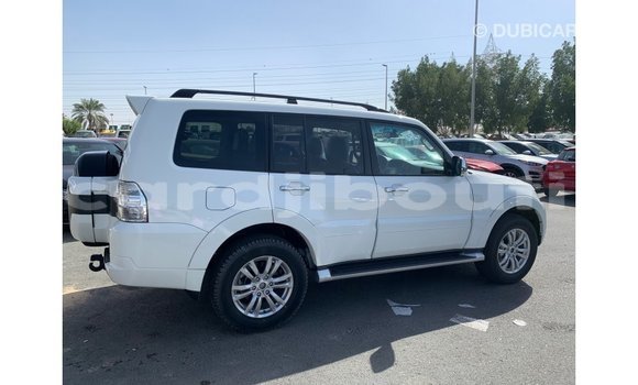 Acheter Import Voiture Mitsubishi Pajero Blanc à Import - Dubai, Ali Sabieh Region Acheter Import Voiture Mitsubishi Pajero Blanc à Import - Dubai, Ali Sabieh Region