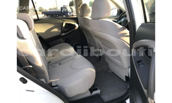 Buy Import Toyota 4Runner White Car in Import - Dubai in Ali Sabieh Region Buy Import Toyota 4Runner White Car in Import - Dubai in Ali Sabieh Region