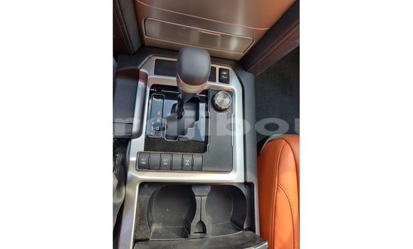 Acheter Import Voiture Toyota Land Cruiser Blanc à Import - Dubai, Ali Sabieh Region Acheter Import Voiture Toyota Land Cruiser Blanc à Import - Dubai, Ali Sabieh Region