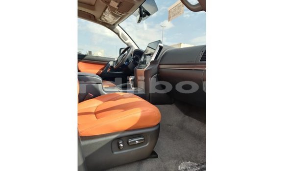 Acheter Import Voiture Toyota Land Cruiser Blanc à Import - Dubai, Ali Sabieh Region Acheter Import Voiture Toyota Land Cruiser Blanc à Import - Dubai, Ali Sabieh Region