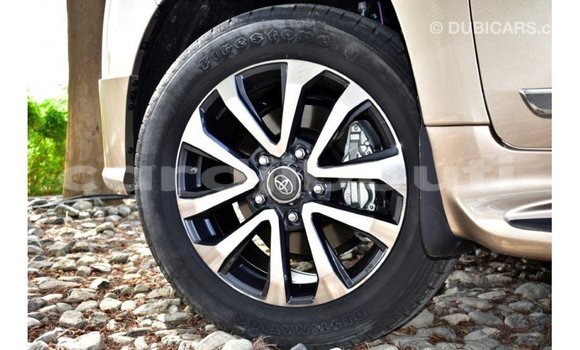 Acheter Import Voiture Toyota Land Cruiser Autre à Import - Dubai, Ali Sabieh Region Acheter Import Voiture Toyota Land Cruiser Autre à Import - Dubai, Ali Sabieh Region