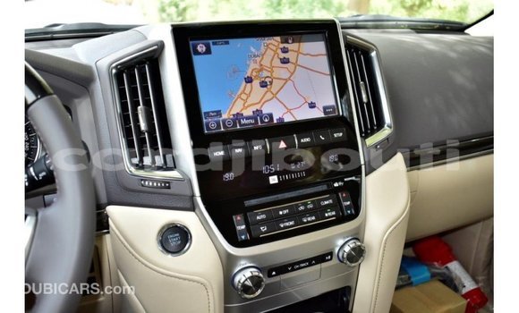 Acheter Import Voiture Toyota Land Cruiser Blanc à Import - Dubai, Ali Sabieh Region Acheter Import Voiture Toyota Land Cruiser Blanc à Import - Dubai, Ali Sabieh Region