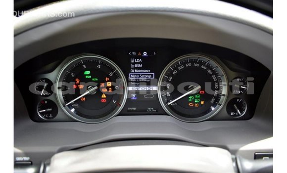 Acheter Import Voiture Toyota Land Cruiser Blanc à Import - Dubai, Ali Sabieh Region Acheter Import Voiture Toyota Land Cruiser Blanc à Import - Dubai, Ali Sabieh Region