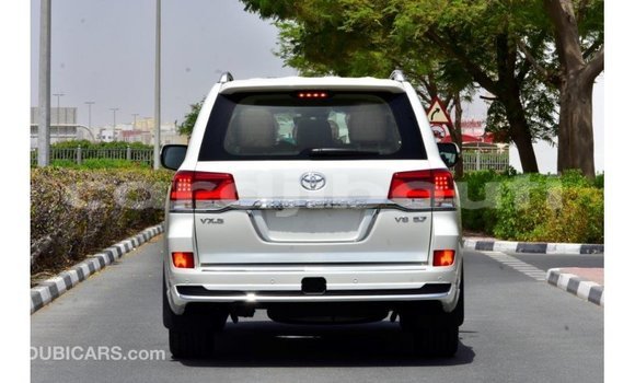 Acheter Import Voiture Toyota Land Cruiser Blanc à Import - Dubai, Ali Sabieh Region Acheter Import Voiture Toyota Land Cruiser Blanc à Import - Dubai, Ali Sabieh Region