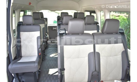 Acheter Import Voiture Toyota Hiace Blanc à Import - Dubai, Ali Sabieh Region Acheter Import Voiture Toyota Hiace Blanc à Import - Dubai, Ali Sabieh Region