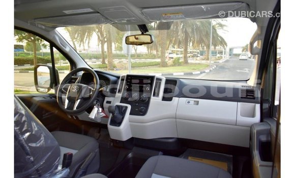 Acheter Import Voiture Toyota Hiace Blanc à Import - Dubai, Ali Sabieh Region Acheter Import Voiture Toyota Hiace Blanc à Import - Dubai, Ali Sabieh Region