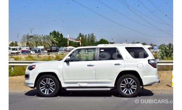 Acheter Import Voiture Toyota 4Runner Blanc à Import - Dubai, Ali Sabieh Region Acheter Import Voiture Toyota 4Runner Blanc à Import - Dubai, Ali Sabieh Region