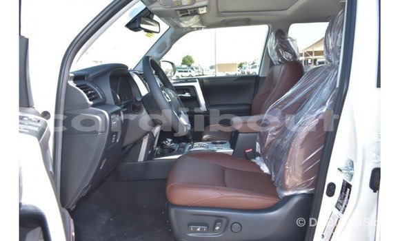 Acheter Import Voiture Toyota 4Runner Blanc à Import - Dubai, Ali Sabieh Region Acheter Import Voiture Toyota 4Runner Blanc à Import - Dubai, Ali Sabieh Region