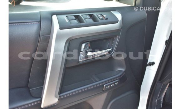 Acheter Import Voiture Toyota 4Runner Blanc à Import - Dubai, Ali Sabieh Region Acheter Import Voiture Toyota 4Runner Blanc à Import - Dubai, Ali Sabieh Region