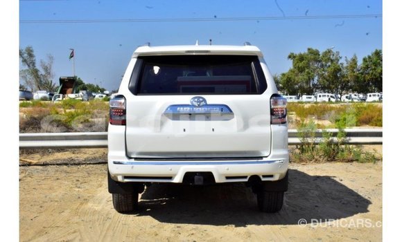 Acheter Import Voiture Toyota 4Runner Blanc à Import - Dubai, Ali Sabieh Region Acheter Import Voiture Toyota 4Runner Blanc à Import - Dubai, Ali Sabieh Region
