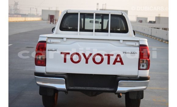 Acheter Import Voiture Toyota Hilux Blanc à Import - Dubai, Ali Sabieh Region Acheter Import Voiture Toyota Hilux Blanc à Import - Dubai, Ali Sabieh Region