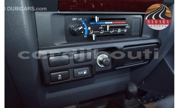 Acheter Import Voiture Toyota Land Cruiser Rouge à Import - Dubai, Ali Sabieh Region Acheter Import Voiture Toyota Land Cruiser Rouge à Import - Dubai, Ali Sabieh Region