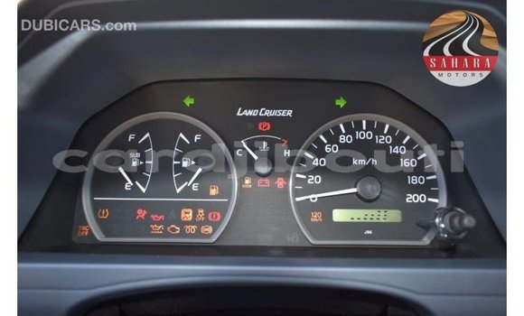 Acheter Import Voiture Toyota Land Cruiser Rouge à Import - Dubai, Ali Sabieh Region Acheter Import Voiture Toyota Land Cruiser Rouge à Import - Dubai, Ali Sabieh Region