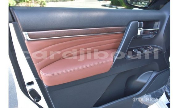 Acheter Import Voiture Toyota Land Cruiser Blanc à Import - Dubai, Ali Sabieh Region Acheter Import Voiture Toyota Land Cruiser Blanc à Import - Dubai, Ali Sabieh Region