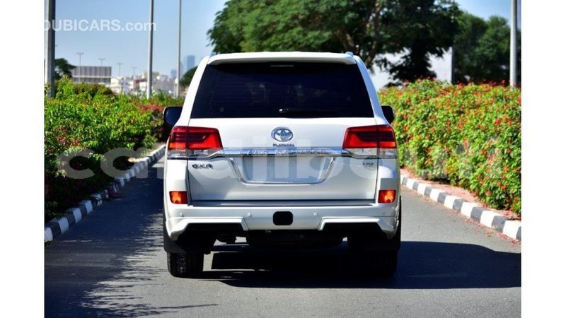 Big with watermark toyota land cruiser ali sabieh region import dubai 1939