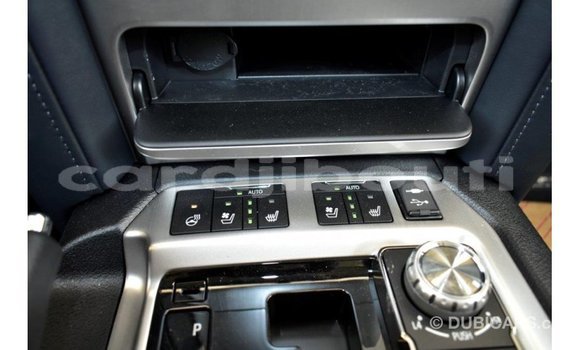 Acheter Import Voiture Toyota Land Cruiser Autre à Import - Dubai, Ali Sabieh Region Acheter Import Voiture Toyota Land Cruiser Autre à Import - Dubai, Ali Sabieh Region
