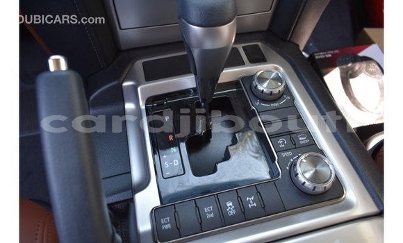 Acheter Import Voiture Toyota Land Cruiser Blanc à Import - Dubai, Ali Sabieh Region Acheter Import Voiture Toyota Land Cruiser Blanc à Import - Dubai, Ali Sabieh Region