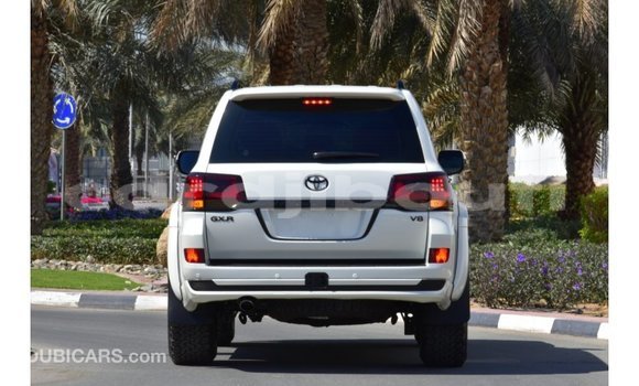Acheter Import Voiture Toyota Land Cruiser Blanc à Import - Dubai, Ali Sabieh Region Acheter Import Voiture Toyota Land Cruiser Blanc à Import - Dubai, Ali Sabieh Region