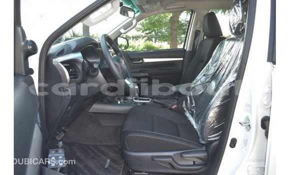 Acheter Import Voiture Toyota Hilux Blanc à Import - Dubai, Ali Sabieh Region Acheter Import Voiture Toyota Hilux Blanc à Import - Dubai, Ali Sabieh Region