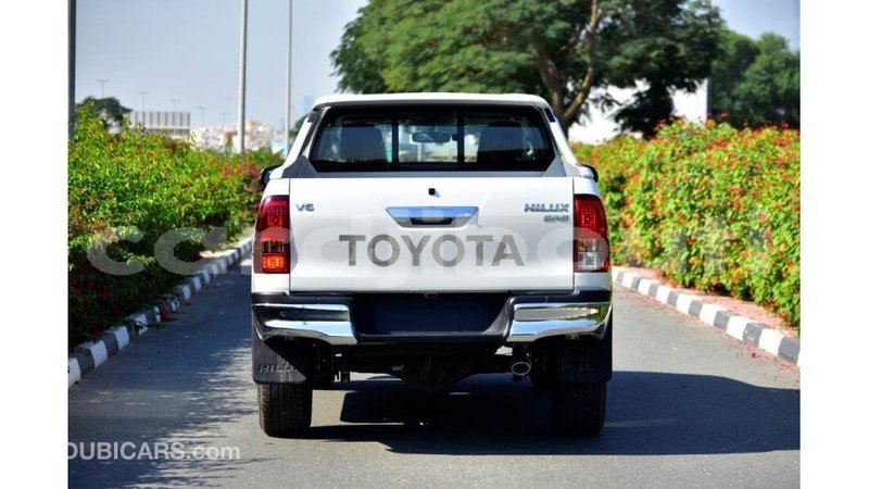 Big with watermark toyota hilux ali sabieh region import dubai 1950