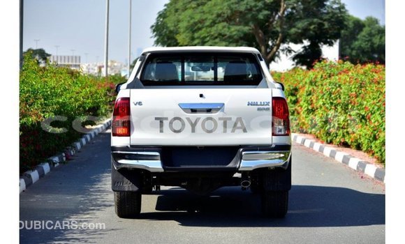 Acheter Import Voiture Toyota Hilux Blanc à Import - Dubai, Ali Sabieh Region Acheter Import Voiture Toyota Hilux Blanc à Import - Dubai, Ali Sabieh Region