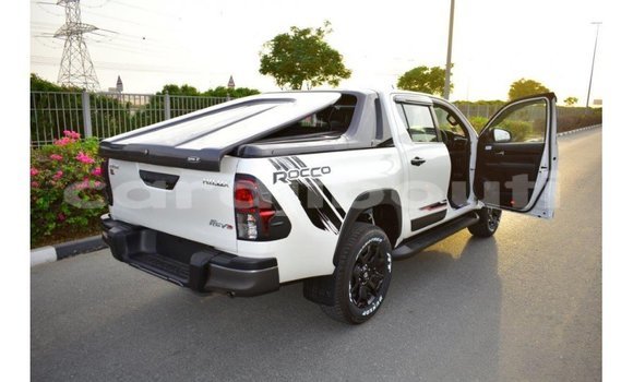 Acheter Import Voiture Toyota Hilux Blanc à Import - Dubai, Ali Sabieh Region Acheter Import Voiture Toyota Hilux Blanc à Import - Dubai, Ali Sabieh Region