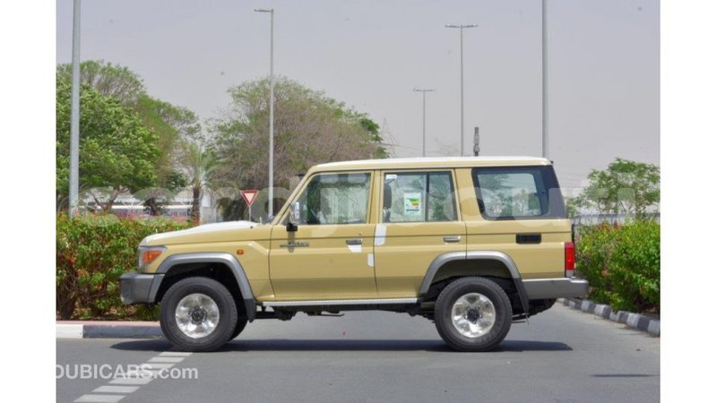 Big with watermark toyota land cruiser ali sabieh region import dubai 1961