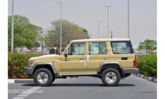 Acheter Import Voiture Toyota Land Cruiser Beige à Import - Dubai, Ali Sabieh Region Acheter Import Voiture Toyota Land Cruiser Beige à Import - Dubai, Ali Sabieh Region